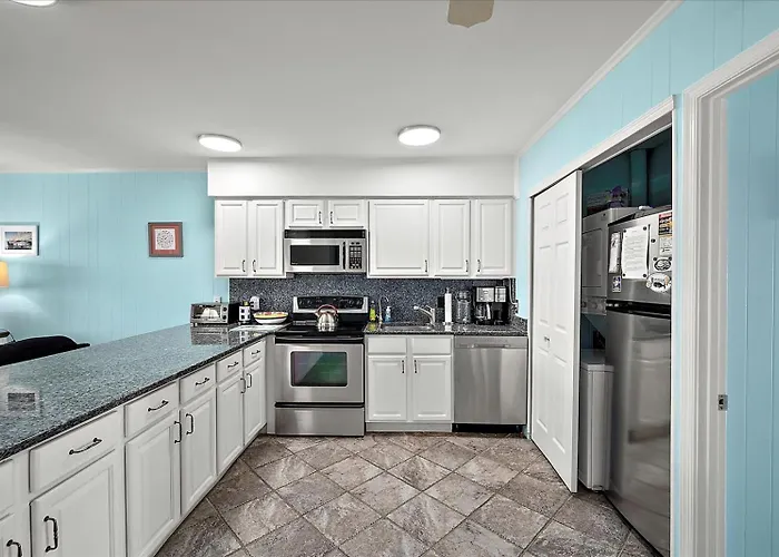 3 Bedroom 4th Floor In Severn 1, Steps To The Beach!