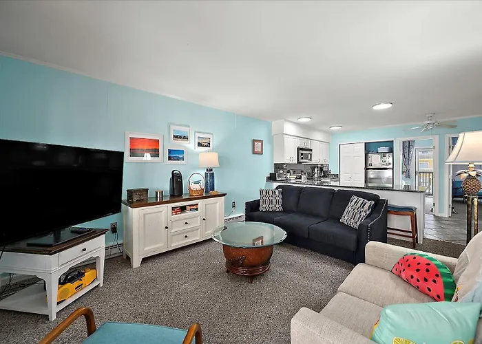 3 Bedroom 4th Floor In Severn 1, Steps To The Beach!
