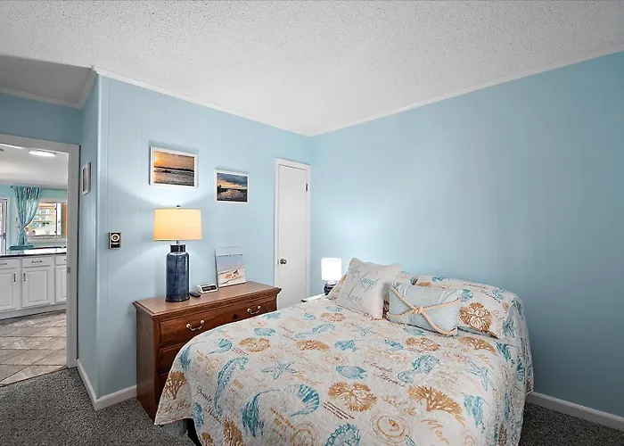 3 Bedroom 4th Floor In Severn 1, Steps To The Beach! Holiday home