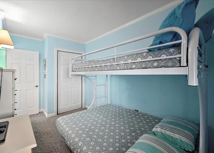 Holiday home 3 Bedroom 4th Floor In Severn 1, Steps To The Beach!
