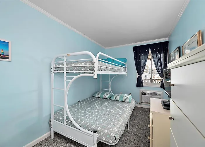 3 Bedroom 4th Floor In Severn 1, Steps To The Beach! Holiday home *