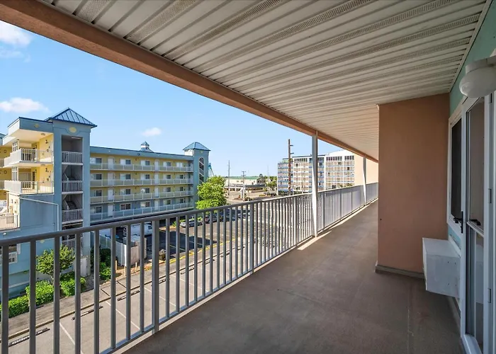 3 Bedroom 4th Floor In Severn 1, Steps To The Beach! Holiday home