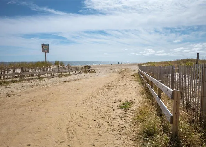 Holiday home 3 Bedroom 4th Floor In Severn 1, Steps To The Beach!